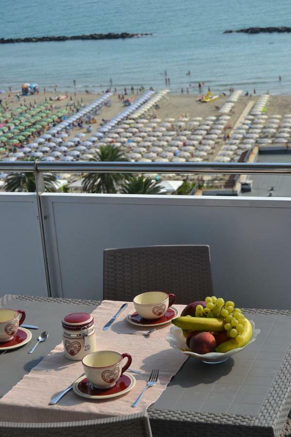 Fronte Mare Panoramico San Benedetto Apartment ซัน เบเนเดตโต เดล ตรอนโต ภายนอก รูปภาพ